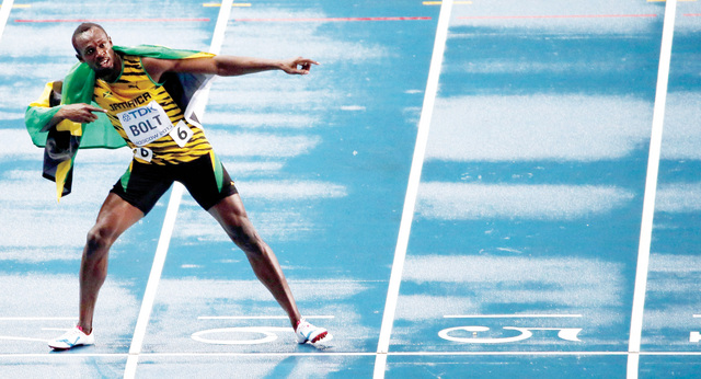 "بولت يحتفل على طريقته بذهبية العالم\tأ. ف. ب"