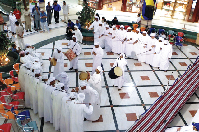 "فعاليات من بلادي الامارات التراثية تنطلق غدا الخميس \tمن المصدر"