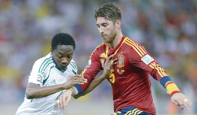 "راموس يتحمل أعباء الدفاع في ظل غياب بويول وبيكيه \t أرشيفية"