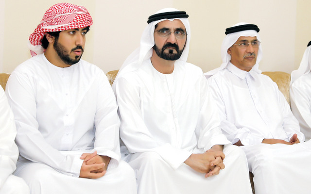 ".. وسموه يقدم واجب العزاء إلى ذوي ونجل المرحوم علي الزعابي تصوير : محمد هشام"