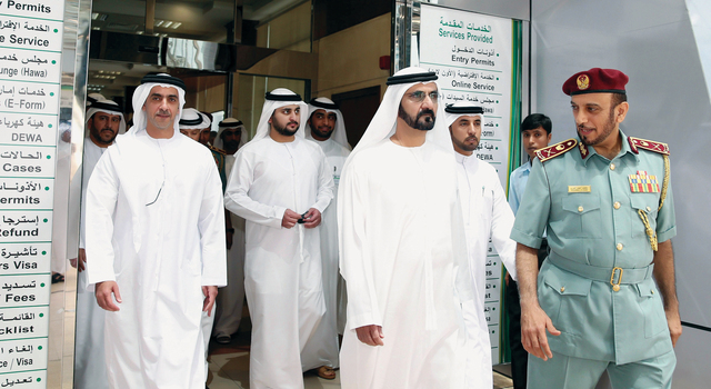 "محمد بن راشد ومكتوم بن محمد وسيف بن زايد ومحمد المري خلال الجولة التفقدية\tتصوير ـــ محمد هشام"