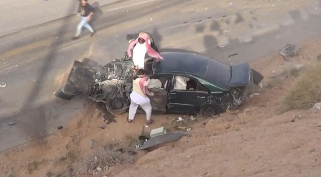 فيديو..العناية الإلهية تنقذ مفحطين من موت محقق بالسعودية