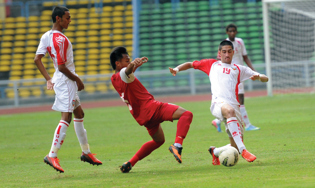 "من مباراة أبيض الناشئين ومنتخب الشباب الأندونيسي تصوير: أركان الربيعي"