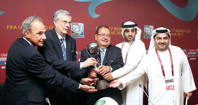 "خالد عبد الله ومحمد بن بدوه وسالغيرو ومصطفى فهمى مع كأس العالم \tمن المصدر"