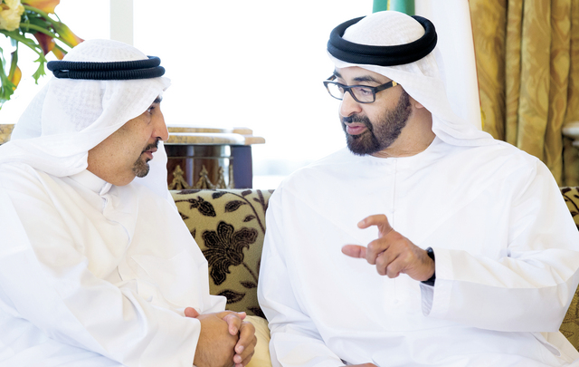 "محمد بن زايد لدى تسلمه الرسالة من البعيجان \t من المصدر"
