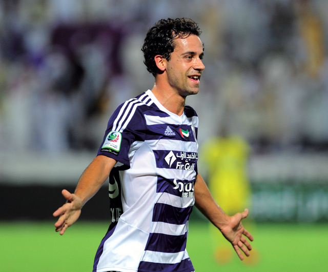 "المحترف الأسترالي أليكس بروسكي مهاجم نادي العين \tمن المصدر"