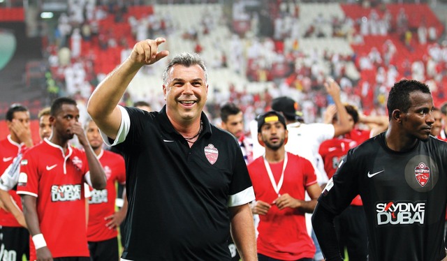 "كوزمين وفرحة كبيرة بأول كأس مع الأهلي \t من المصدر"