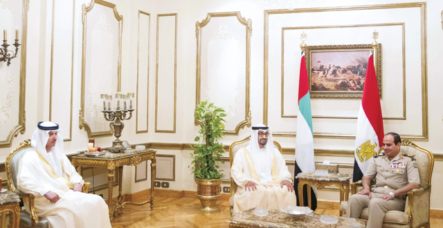 "محمد بن زايد لدى لقائه عبدالفتاح السيسي بحضور هزاع بن زايد"