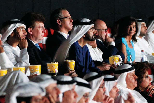 "محمد بن راشد يشهد العرض بحضور حمدان بن محمد"