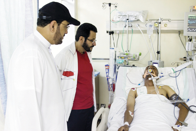 "بن ساحوه يتلقى هدية المركز الثاني"