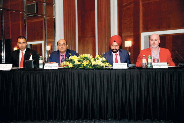 "مسؤولو الشركات خلال توقيع الاتفاقية أمس في ابراج الامارات بدبي البيان"