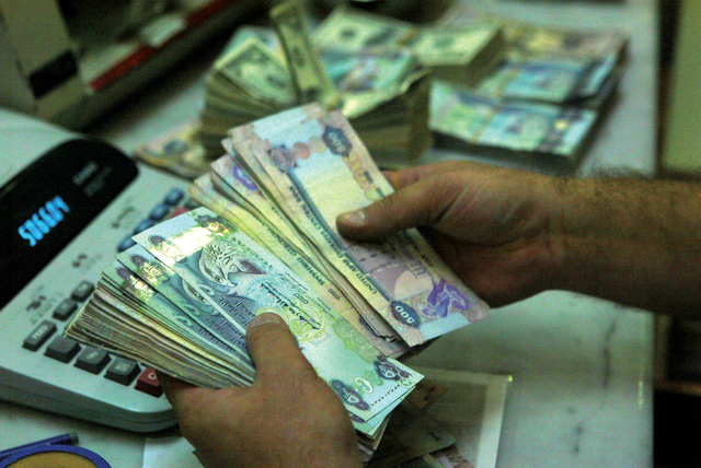 "ارتفاع حجم القروض الشخصية الممنوحة من البنوك  \t  أرشيفية"