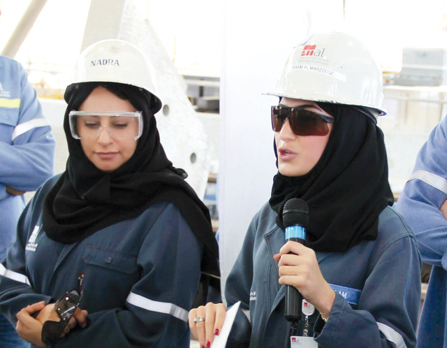 "نادرة عبد الله المرزوقي وانعام المرزوقي\t\tوام"