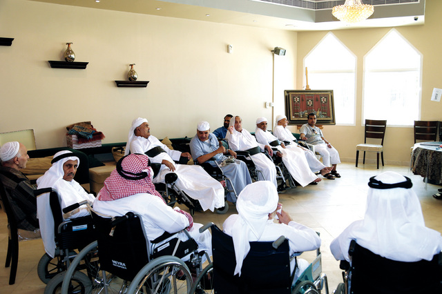 "رعاية خاصة تقدمها الدائرة للمسنين من المصدر"