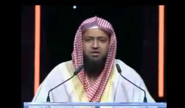 شاهد..هندي يقلد السديس بطريقة مذهلة