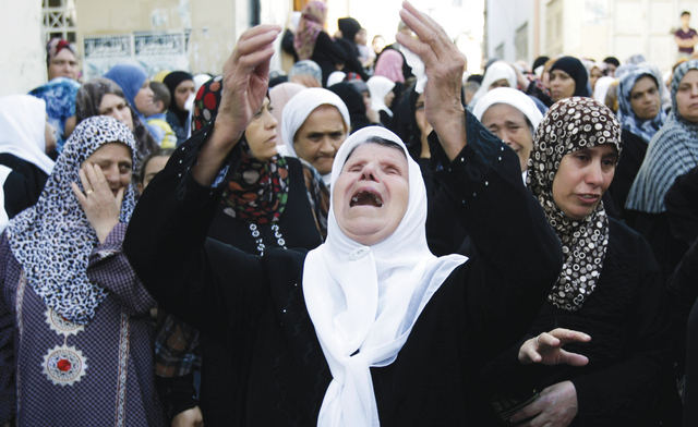"فلسطينية تنتحب أثناء تشييع جثمان شهيد قتلته قوات الاحتلال بعد اعتقاله خلال اقتحامها مخيم جنين للاجئين في الضفة الغربية المحتلة أ.ب"