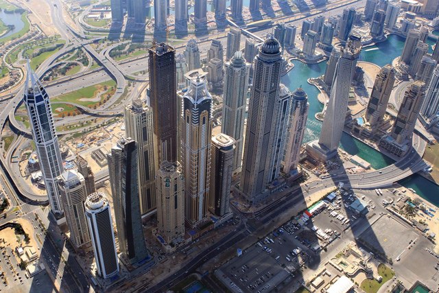 "تشريعات جديدة تزيد من نمو القطاع العقاري  \tالبيان"