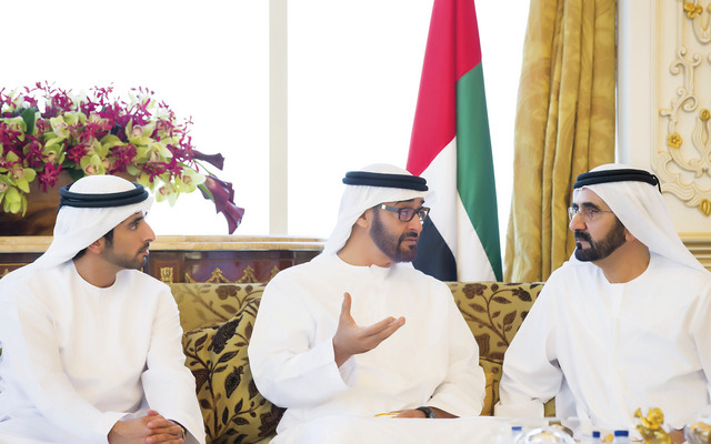 "محمد بن راشد لدى لقائه محمد بن زايد بحضور حمدان بن محمد \tوام"