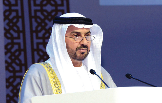 "سعيد عبد الجليل الفهيم يلقي كلمة الاحتفال بالجائزة \tالبيان"