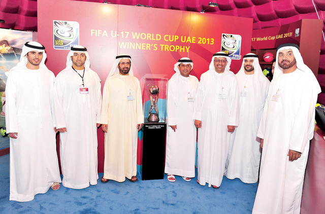 "عرض كأس العالم في جامعة الإمارات\tمن المصدر"