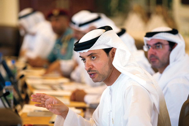 "هزاع بن زايد متحدثا خلال الجلسة"