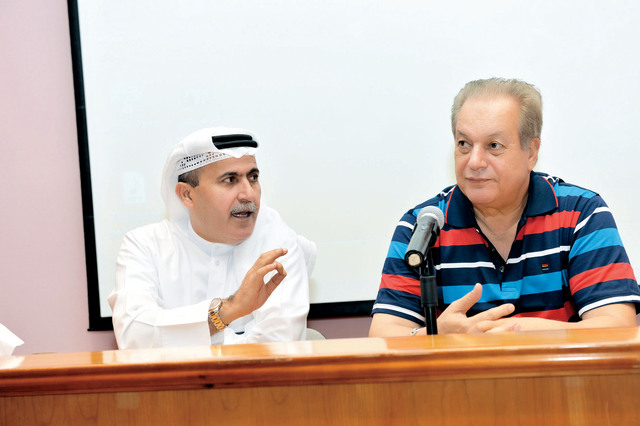 "يوسف الملا وحسن أحمد في افتتاح ورشة العمل\t من المصدر"