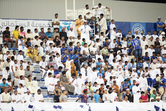 "..و7 آلاف في (ديربي) النصر والأهلي تصوير ـ سالم خميس"
