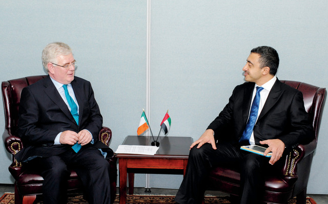 "عبدالله بن زايد مع نظيره الإيرلندي"