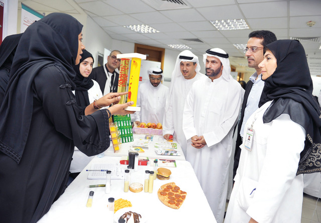 "الميدور يطلع على سير الحملة بحضور عبيد الجاسم وفهد باصليب"