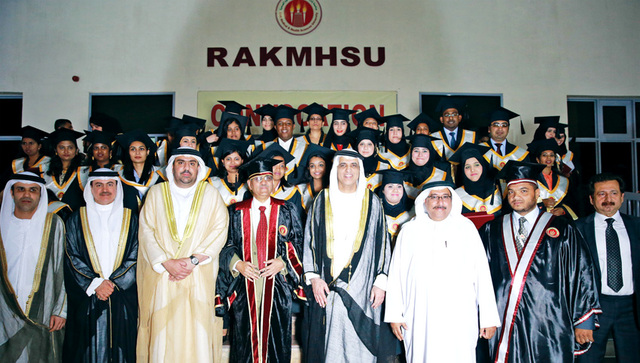 ".. و مع عدد من الخريجين"
