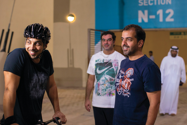 "منصور وحامد بن زايد في استراحة محارب"