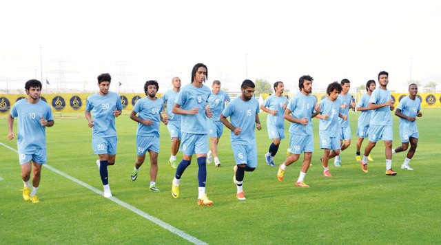 "من تدريبات دبي استعداداً لمواجهة الشارقة \tمن المصدر"