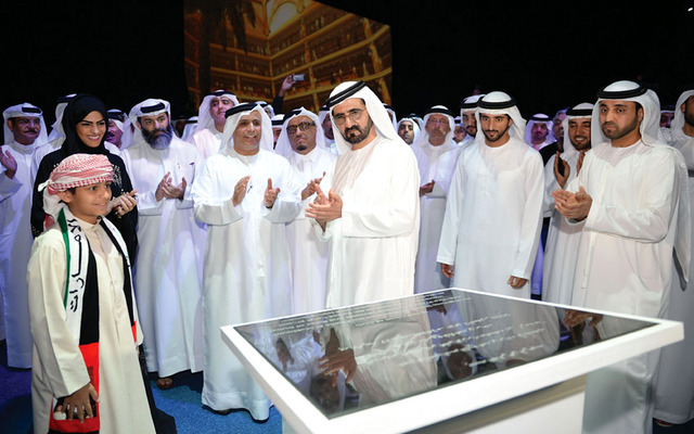 "محمد بن راشد مدشناً مشروع القناة بحضور حمدان ومكتوم بن محمد وضاحي خلفان ومطر الطاير ومديري الدوائر وكبار المسؤولين \t\t\t\t\t\t\t تصوير- سيف محمد"