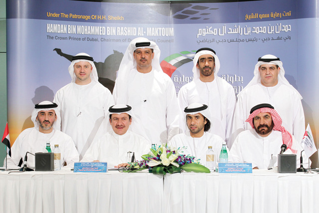 "اللجنة المنظمة خلال إجتماع الاعلان عن البطولة"