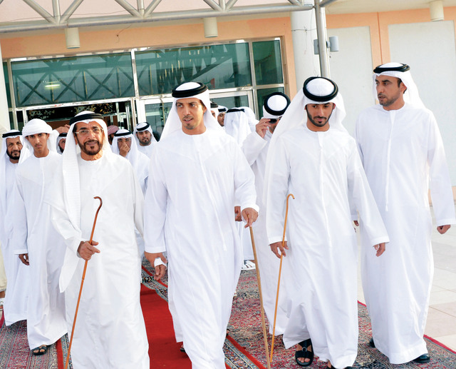 "منصور بن زايد خلال حضوره أفراح الحميري في العين\t\tوام"
