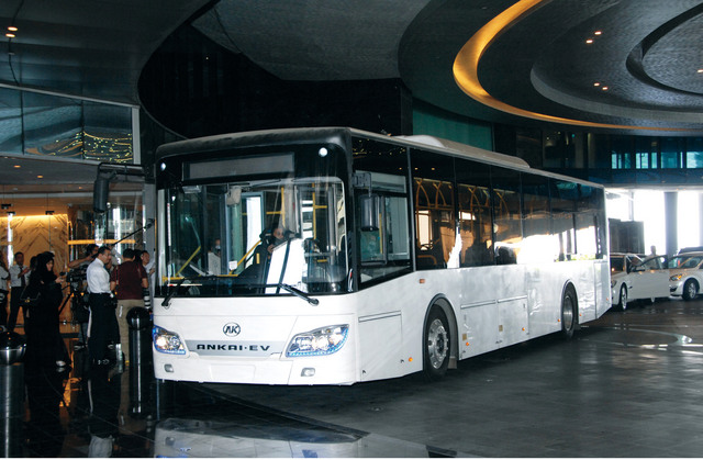 "نقل 67 مليون راكب خلال خدمة حافلات النقل العام    وام"