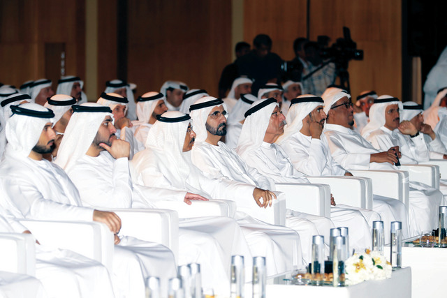 "نائب رئيس الدولة وحمدان ومكتوم وماجد بن محمد وسعيد مكتوم آل مكتوم ومحمد المر وعبد الغفار حسين وضاحي خلفان وسلطان المنصوري \tتصوير -خليفة اليوسف"
