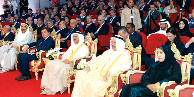 "المنصوري يستمع إلى شرح حول العلاقات البينية مع إيطاليا خلال اللقاء أمس \tالبيان"