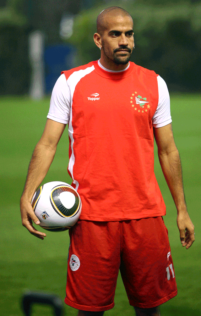 "النجم الأرجنتيني الصاعد فيرون يظهر لأول مرة عام 1991، ليقود المنتخب الأرجنتيني إلى الفوز بالمركز الثالث لأول مرة في بطولة كأس العالم تحت 17 سنة"