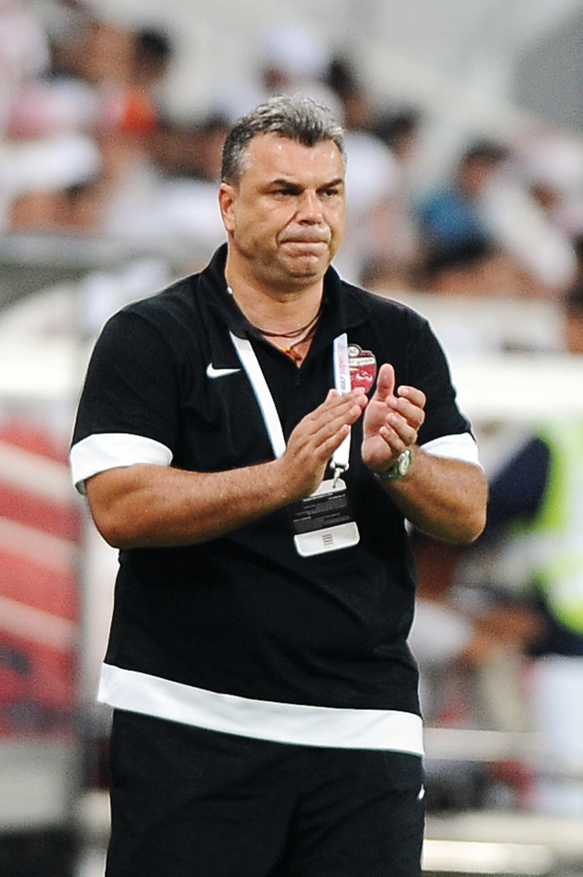"كوزمين يصفق للاعبي الأهلي على الأداء الرائع"