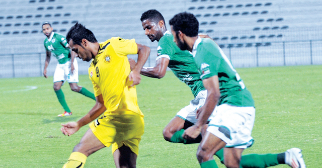 "جانب من مباراة الشباب مع كلباء الودية\tمن المصدر"