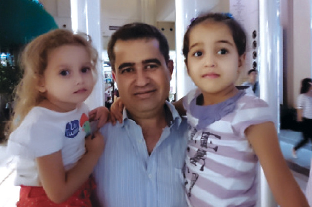"هشام من لبنان وعائلته"