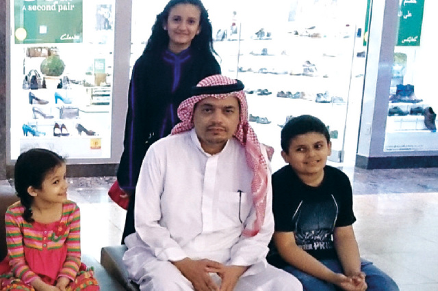 "محمد ابراهيم وعائلته من السعودية"
