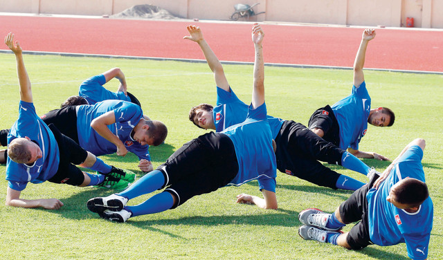 "من تدريبات منتخب سلوفاكيا في أبوظبي \tمن المصدر"