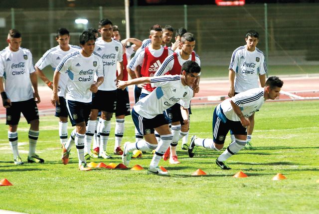 "من تدريبات الأرجنتين أول من أمس على ملعب الوصل"