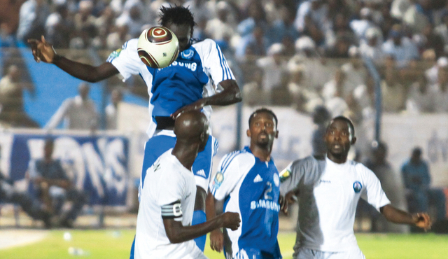 "الهلال يسعى لتذليل عقبات السياسة عبر الرياضة \tارشيفية"