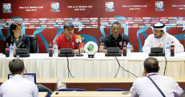 "راشد عامر يتحدث في المؤتمر الصحافي \t\tتصوير مجدي اسكندر"