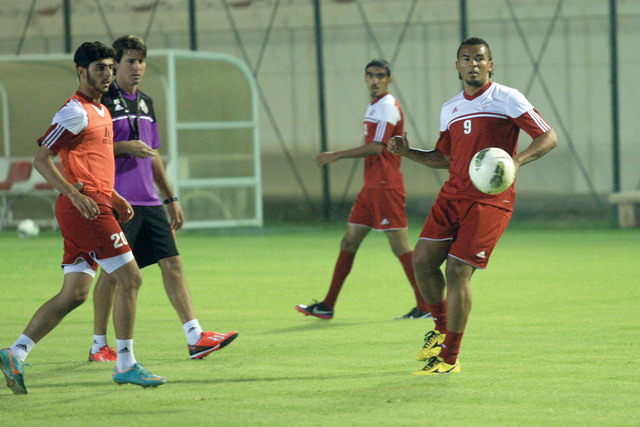 "الشارقة استعد بتدريبات صباحية ومسائية للمباراة\tالبيان"