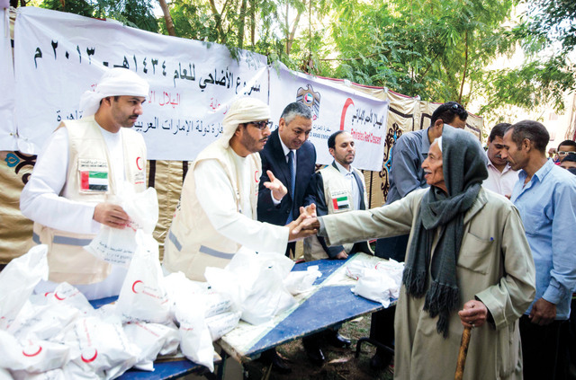 "سفارة الدولة تشرف على توزيع لحوم الأضاحي في القاهرة \t وام"