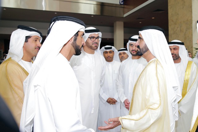 "محمد بن راشد مع حمدان بن محمد ومكتوم بن محمد والقرقاوي وهلال المري"